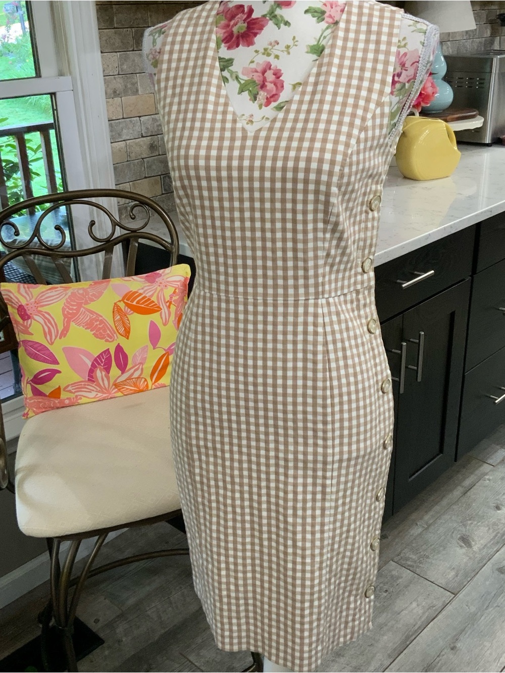J. Mclaughlin Women's Sheath Dress Tan Gingham Check Sleeveless Size 2 New